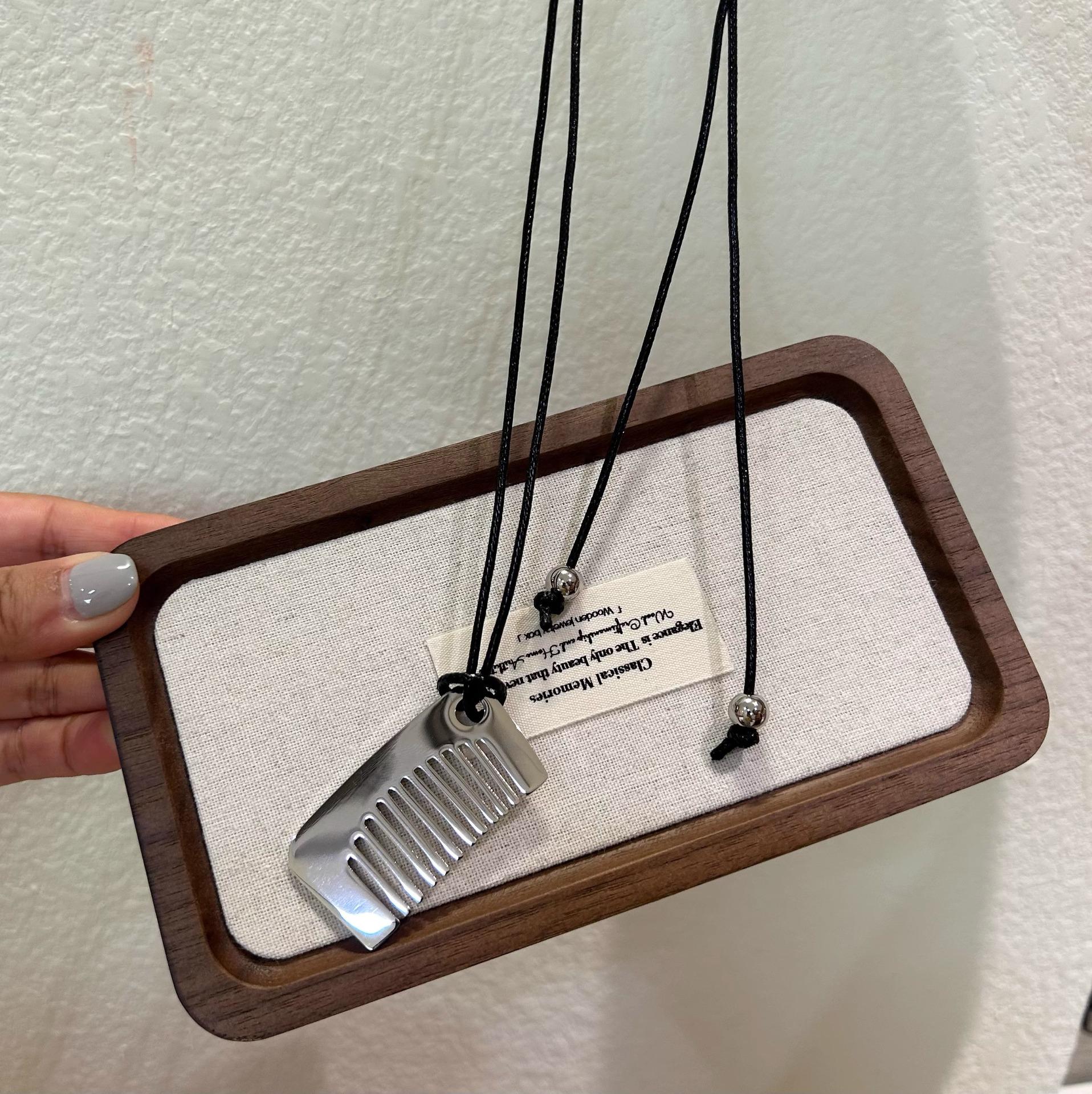 

Elegant Minimalist Titanium Steel Hair Comb Pendant for Women