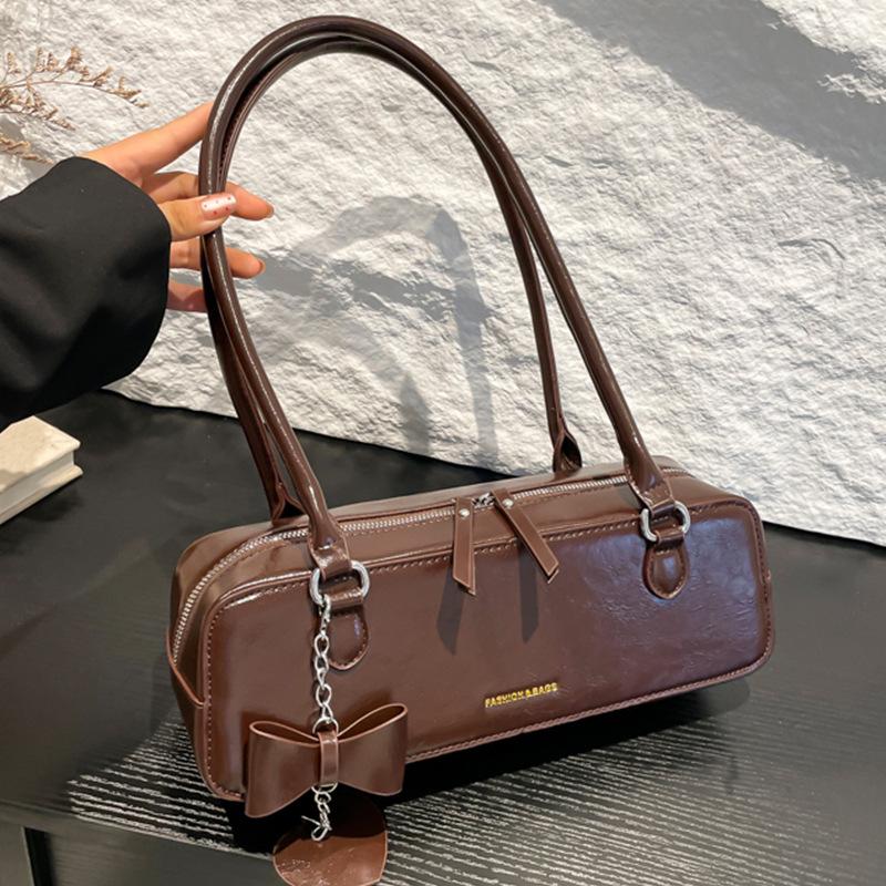 Niche design single shoulder underarm bag women's handbag pillow bag 2025 new versatile fashion baguette bag