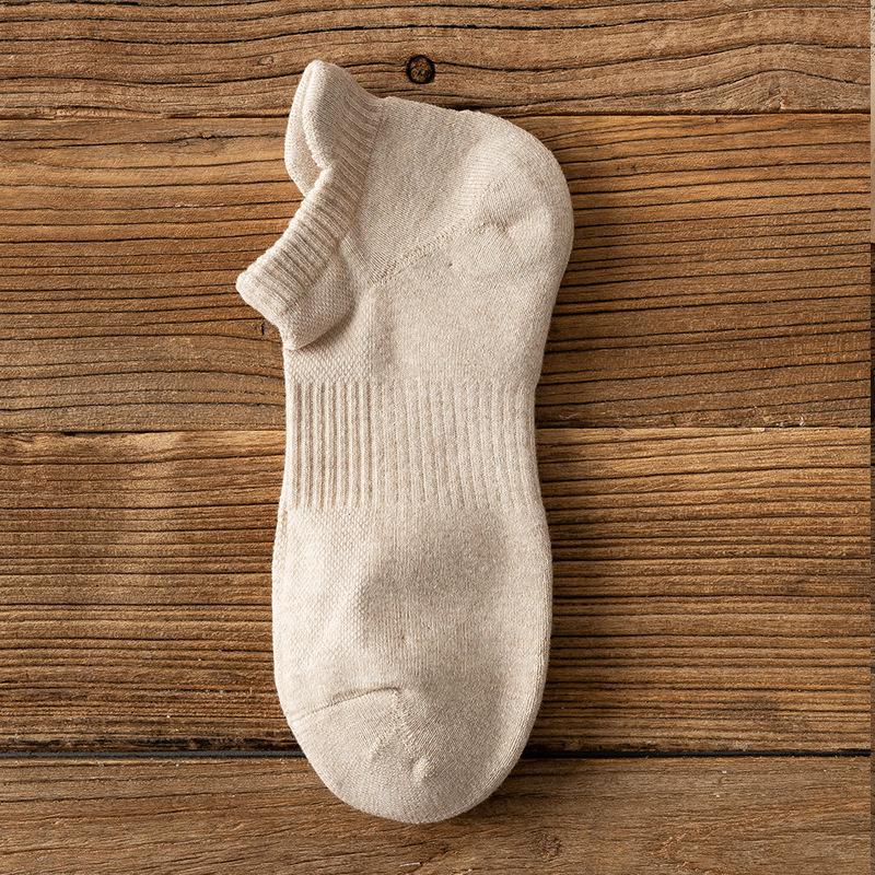 1 Pair of Spring and Autumn Solid Color Breathable Socks Fashionable High-quality Knitted Cotton Men's Socks Casual Boat Socks