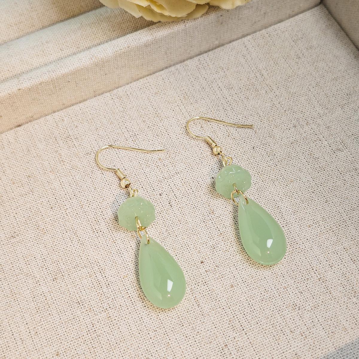 

Винтажные серьги-кисточки в виде зеленого лотоса с бриллиантовой бабочкой и каплями воды