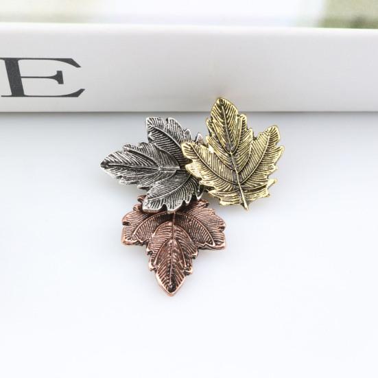 Damen Brosche Retro Festival Elegant Geometrisch Galvanisiert Weihnachtsdekoration Geschenke Dreifarbige Ahornblatt Kragen Reversnadel Modeschmuck Neu