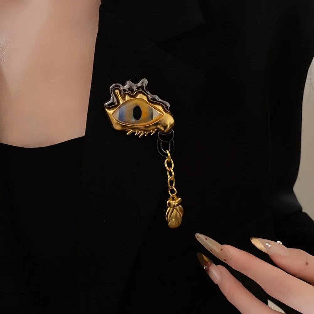 

Pleated Devil s Eye Devil s Eye Brooch Keyhole Shape Vintage Glaze Luxury Badge Pin Alloy Trendy Banquet Clothes Metal Pin
