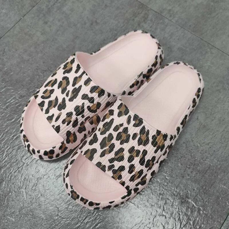 Trendy Leopard Print Outdoor Slippers, Korean-Style Non-Slip Sandals, Women’s Personalized Thick-Soled Flip Flops.