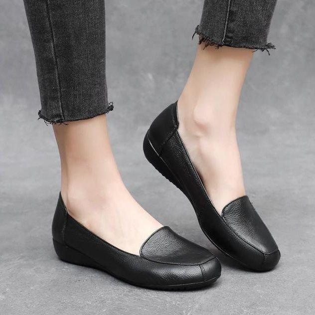 

Soft leather soft-soled single shoes women s 2025 autumn new mother shoes Doudou shoes flat-soled women s leather shoes non-slip casual shoes 35 чорний