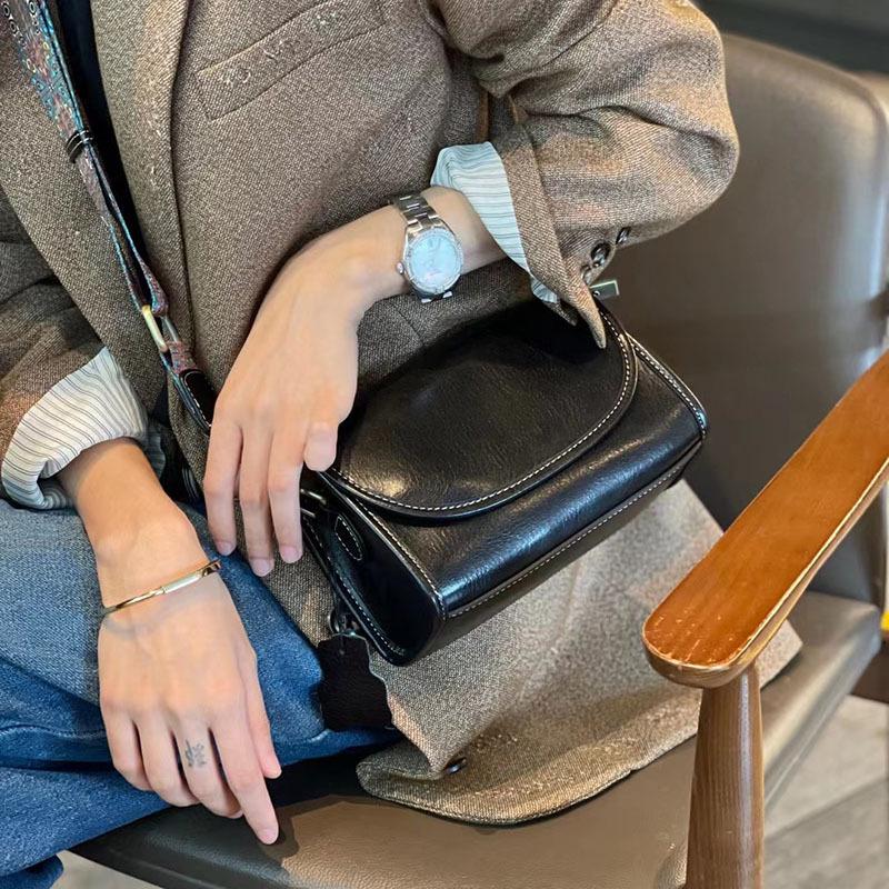 Niche Design Single Shoulder Messenger Bag Trendy Bag Women'S Versatile Wide Shoulder Strap Fashion Small Square Bag