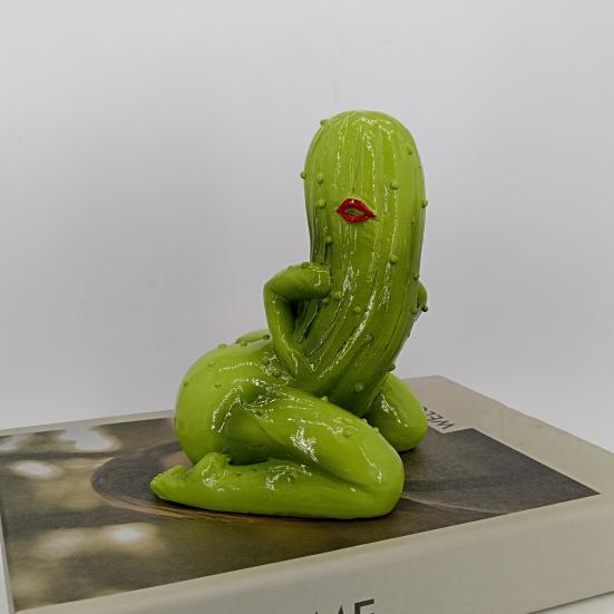 Sexy okurková ozdoba Ručně vyrobená pryskyřičná pikantní okurková figurka Stolní drzá okurková figurka Dárkový žert pro milovníky okurek