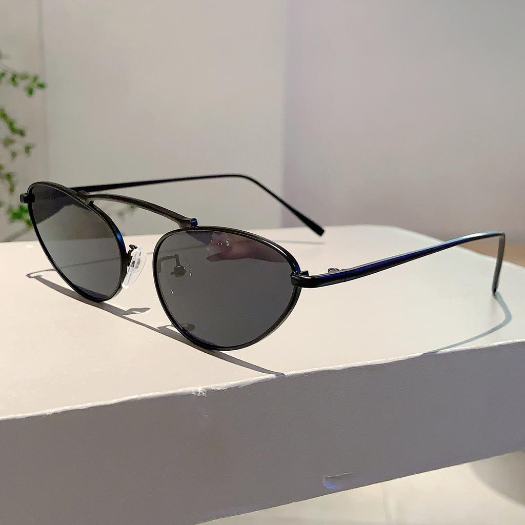 New Fashion Triangle Decor Sunglasses Women Cat Eye Trends Shades Sun Glasses Luxury Metal Beach Sunglasses