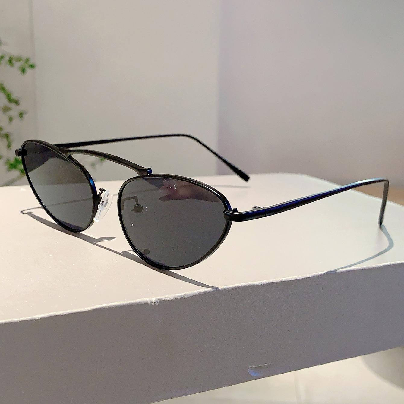 

New Fashion Triangle Decor Sunglasses Women Cat Eye Trends Shades Sun Glasses Luxury Metal Beach Sunglasses