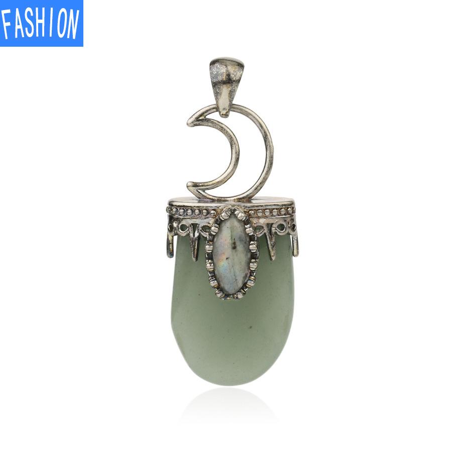 

Натуральная хрустальная луна с блестящим ожерельем из плоских кристаллов Green Aventurine