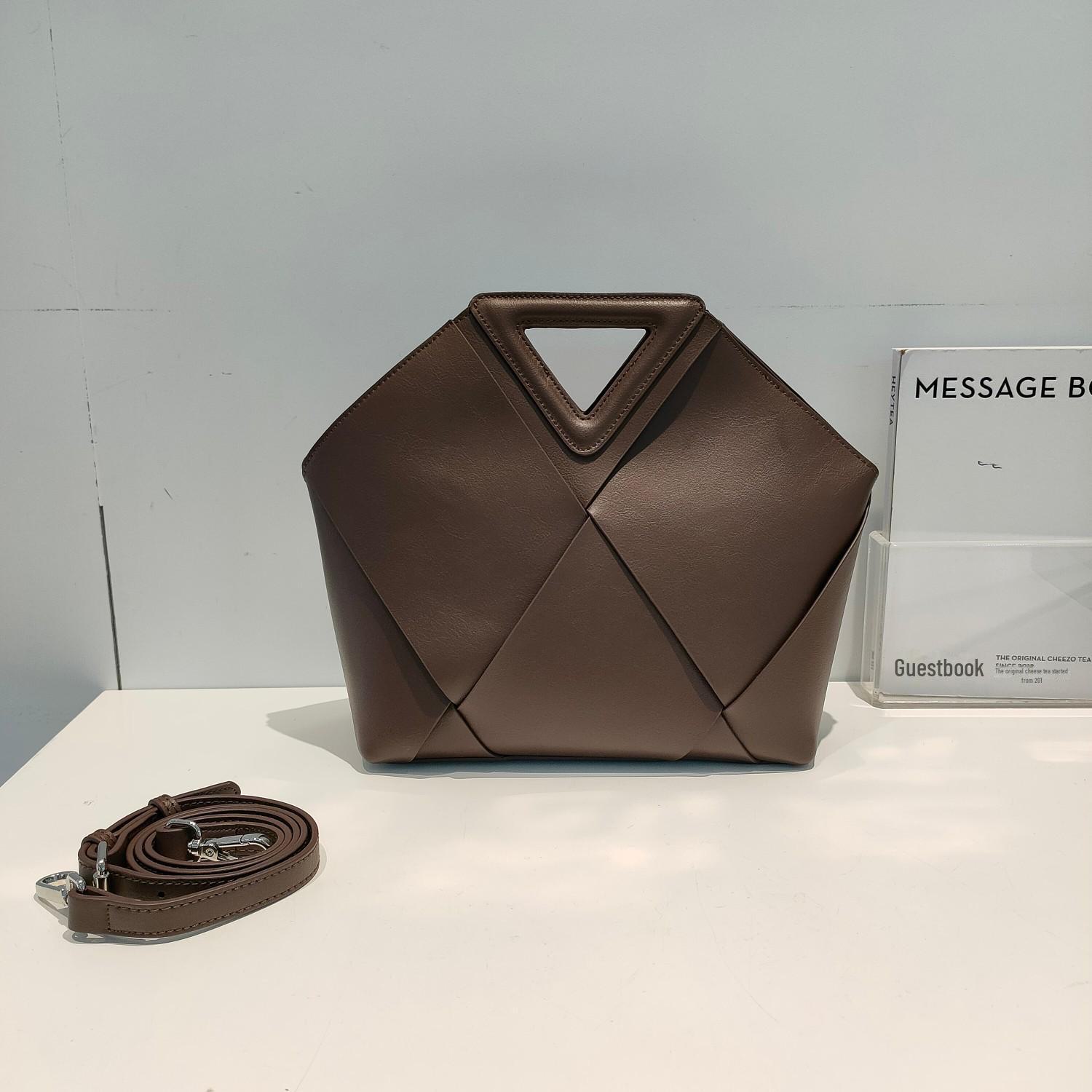 

Женская плетеная сумка из натуральной кожи 2024 года — роскошная, модная, вместительная сумка через плечо/мессенджер Small: 24*9*25 cm