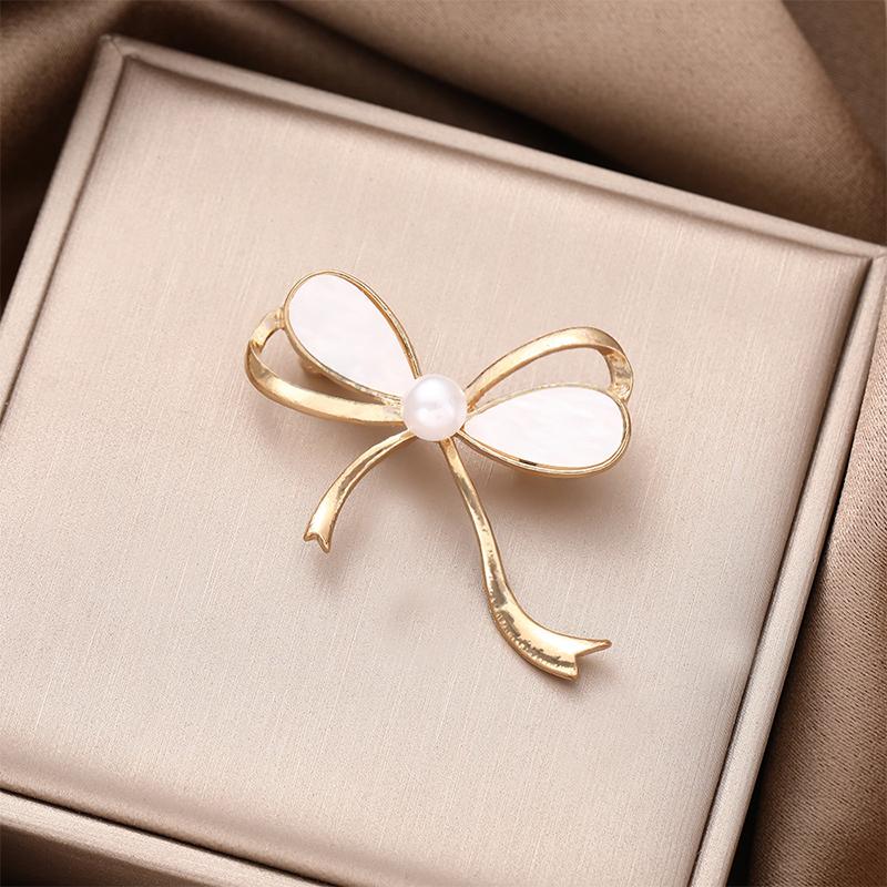 

Elegant Bowknot Brooch with Pearl - Gold/Silver Tone Enamel Pin for Dress, Scarf & Coat Decoration