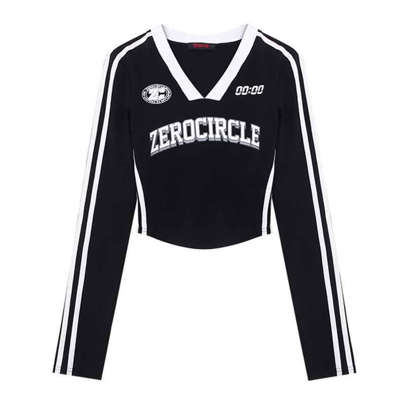 

Женский облегающий серый укороченный топ с V-образным вырезом и буквенным принтом, длинными рукавами, на весну и осень Small чёрный