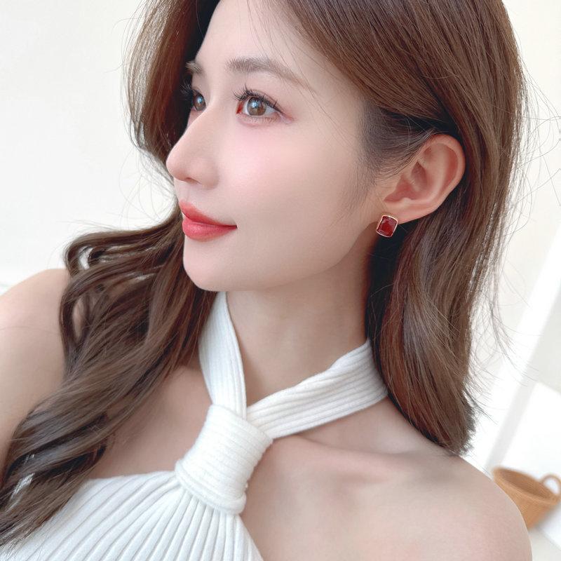 Women's light luxury design elegant Vintage enamel geometric earrings fashionable and versatile, niche design earrings