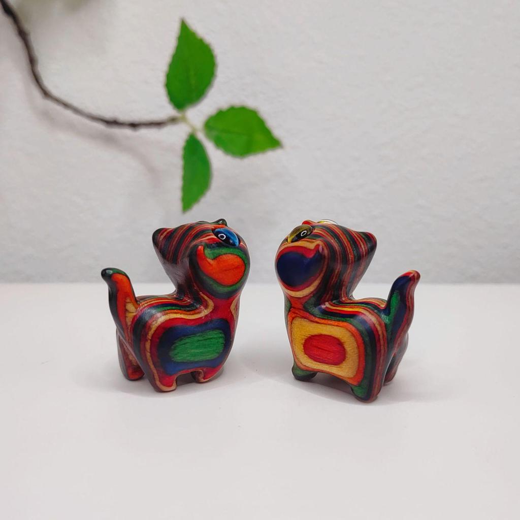 Rainbow Cat Curiosity Hand-Carved Ornament - Creative Animal Car Decor & Birthday Gift