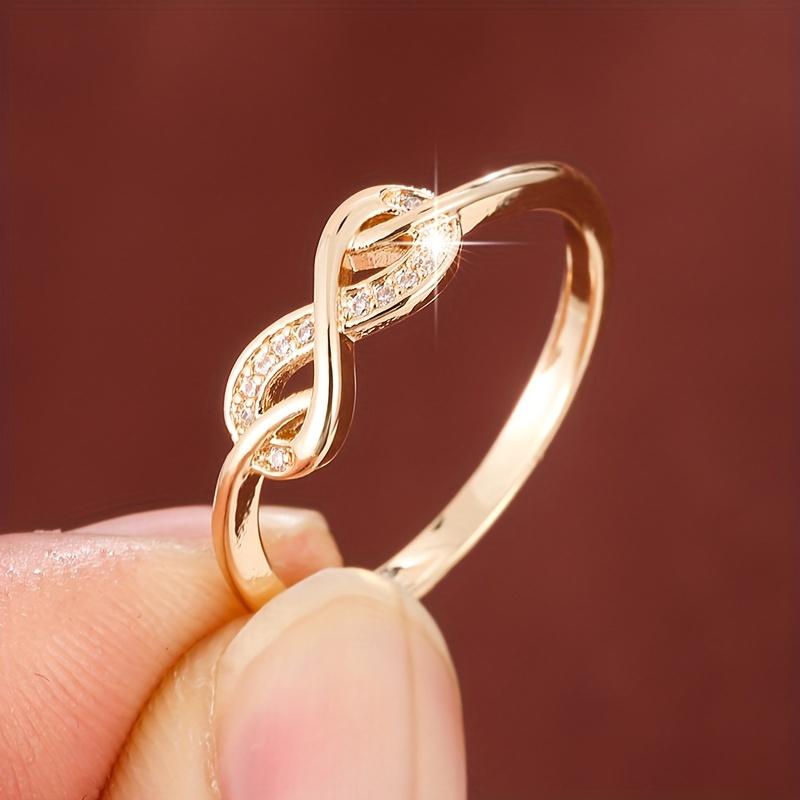 Bague tendance conçue dans un style en forme de 8 avec incrustation de zircones. Convient aux femmes