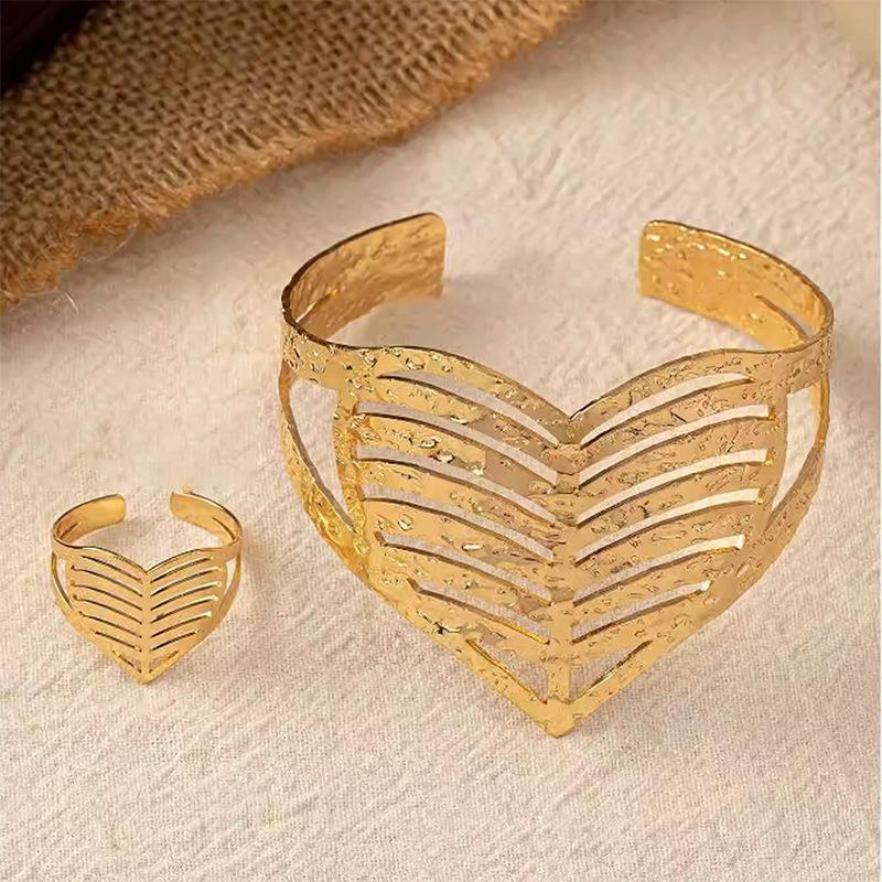 Holiday Style Exaggerated Starfish Opening Bracelet Metal High-end Arm Ring Cold Wind Temperament Jewelry Women