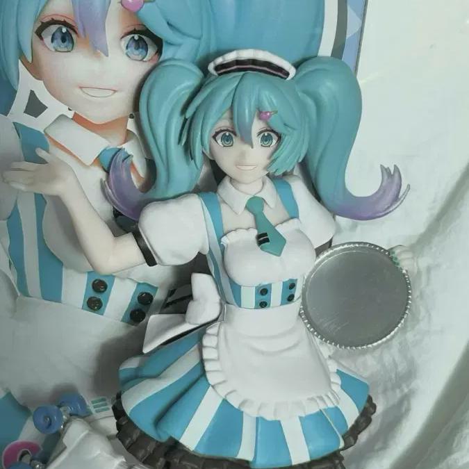 

Фігурка покоївки з кафе Hatsune Miku