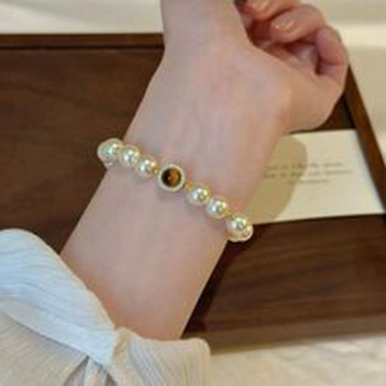 Trendy Pearl & Bead Bracelet: High-End Retro Design, Versatile for Women & Couples