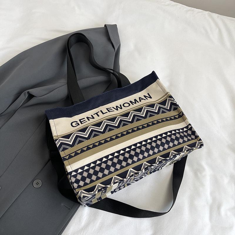 Fashion printed shoulder bag women's 2025 new large-capacity bucket bag niche retro large-capacity portable tote bag