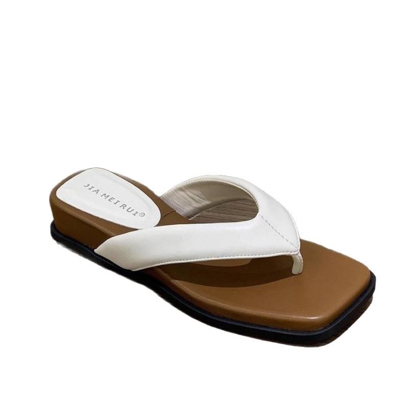 Thick-soled sandals wear French evening wind pinch slippers women's 2025 summer new beach shoes flip-flops high heels