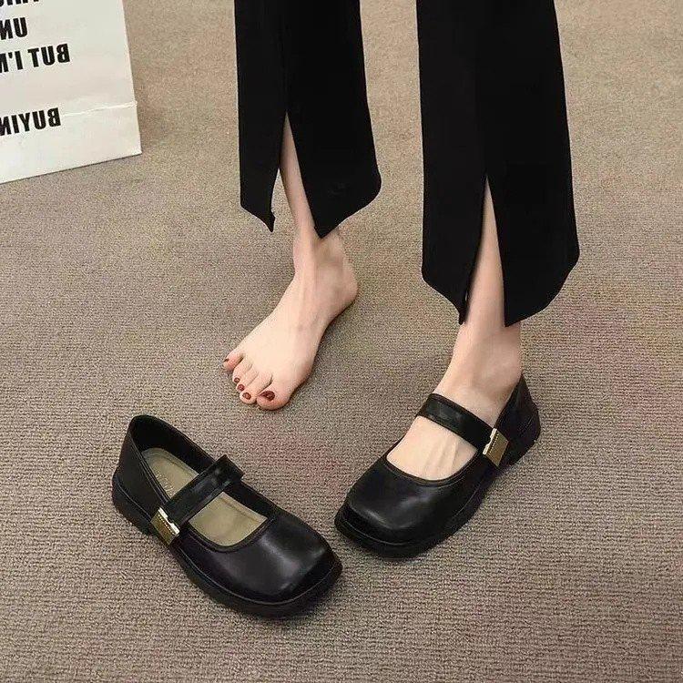 Französische Retro-Schuhe mit quadratischer Spitze und flachem Ausschnitt für Damen, Frühjahr 2025, neue koreanische Version, märchenhaft, lässig, weich, flach, Mary Jane-Schuhe