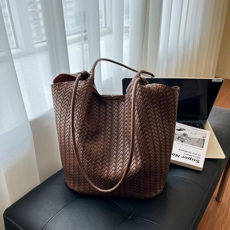 Premium Woven Bag Women's Autumn and Winter Retro Tote Bag Large Capacity Shoulder Commuter Bag