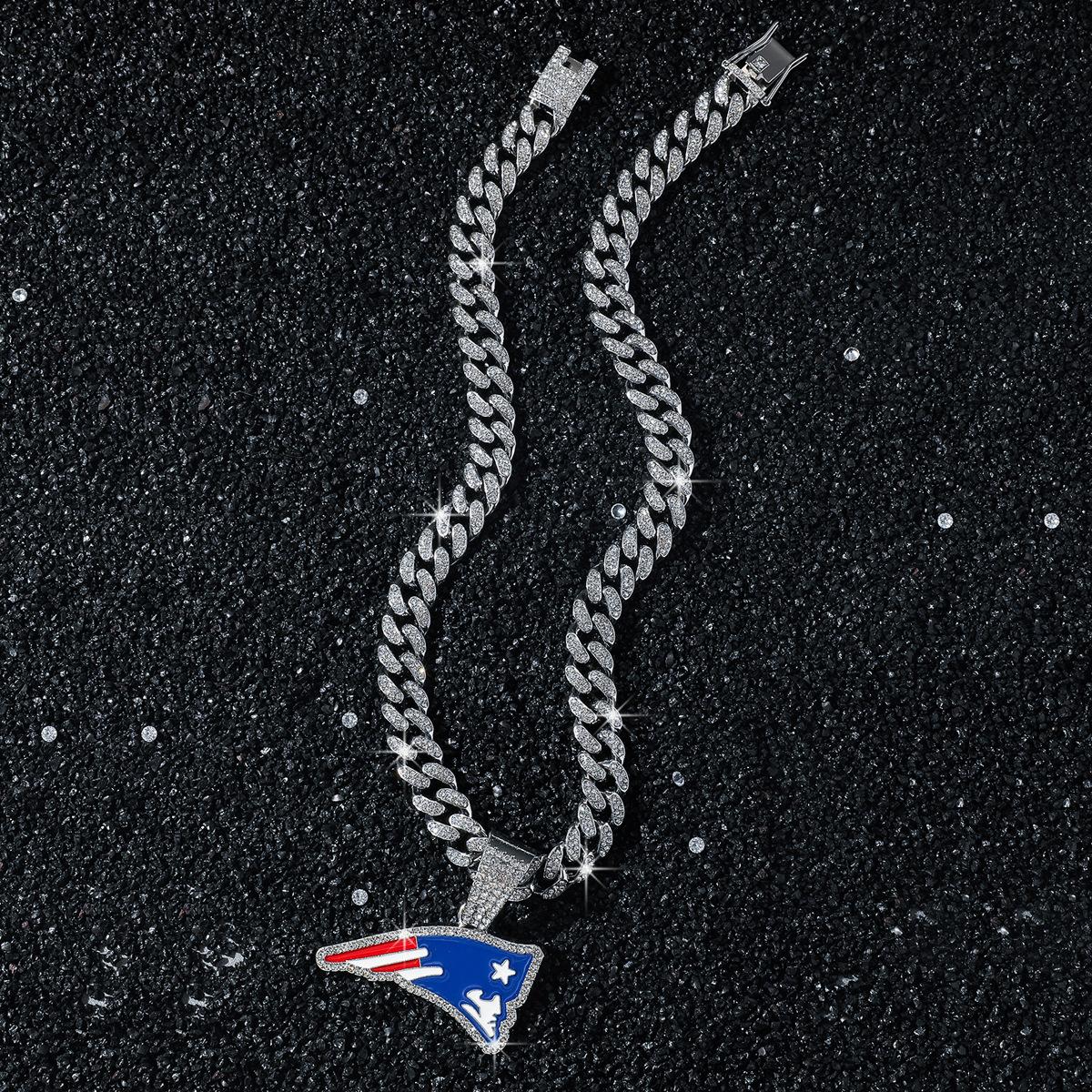 Iced Out New England Patriots Anhänger Halsketten Legierung Vergoldet Kristall Cubanische Kette National Football League Team Logo Schmuck 22inch(55cm) silber