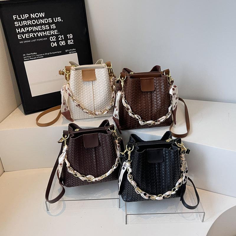 Casual Fashionable and Simple Women's Bag - Trendy Single Shoulder Bag with Chain Strap and Handbag Bucket Style Design