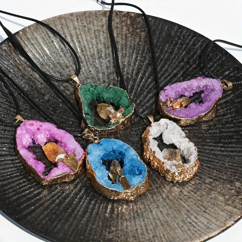 Collana in Cristallo di Quarzo Naturale con Ametista e Bordi Dorati per Appassionati di Moda Boho