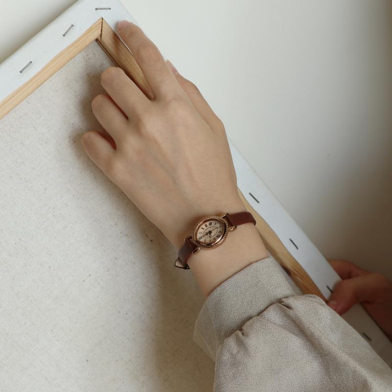 Vintage Leather Women Watches Brown Retro