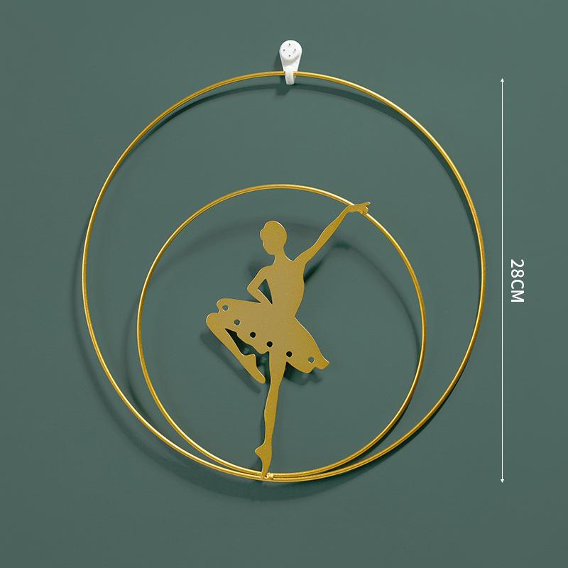 Wanddekoration Wohnzimmer im nordischen Stil, leichter Luxus, die Hintergrundwand ist mit Eisenbildern für die Zimmerkopfwand dekoriert