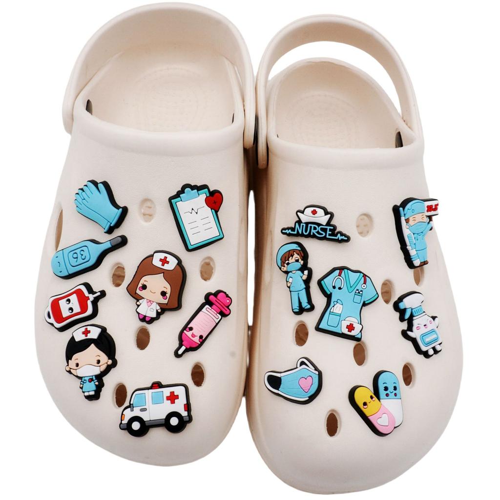 Lochschuhe, Schuhschnallen mit Blumen