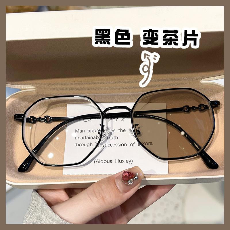 Anti-Blue Light Color-Changing Glasses Flat Mirror Myopia Glasses Myopia On The Face, And The Finished Mirror Is Sent On Behalf Of The Buyer