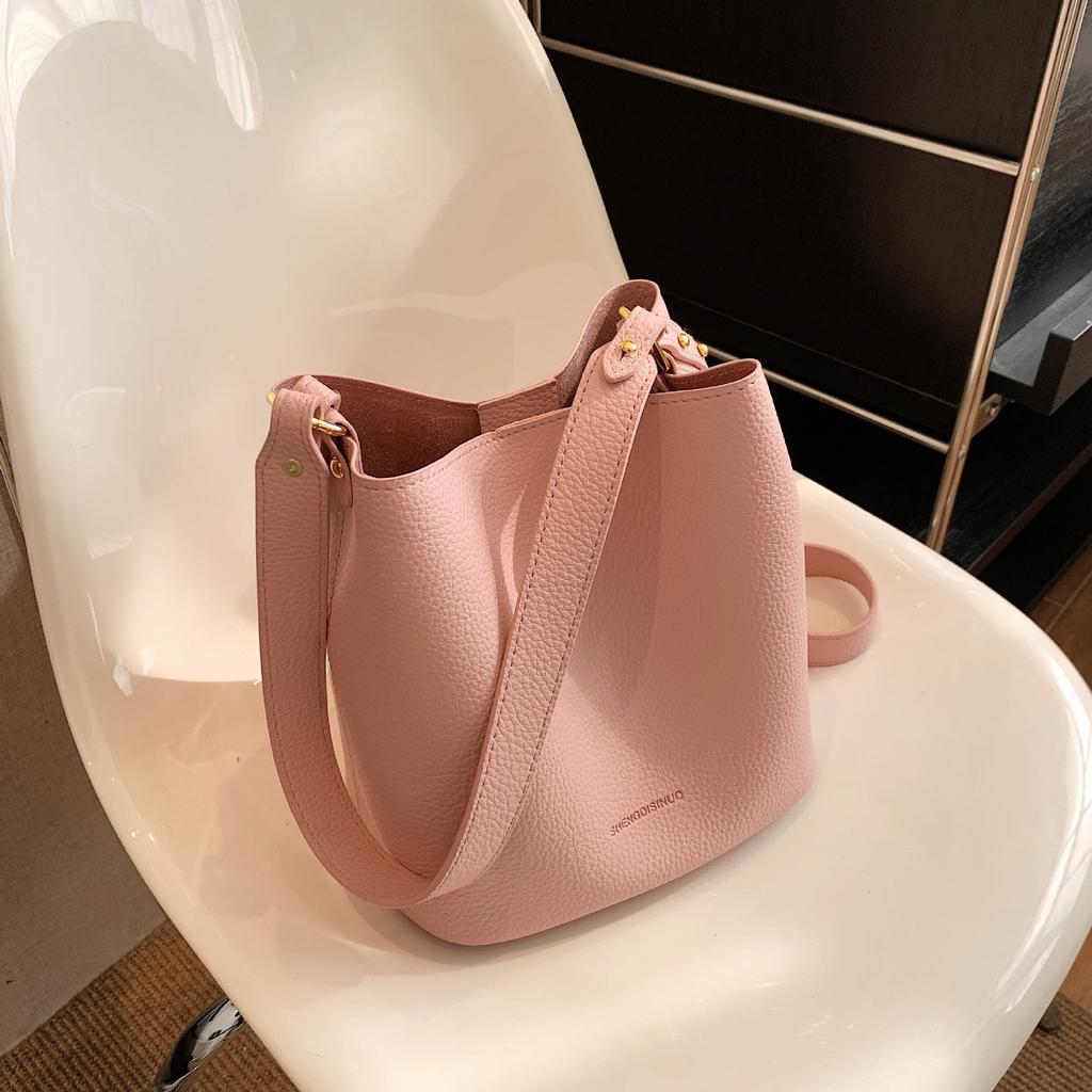 Bucket Women's Bag New Niche Fashion Shoulder Messenger Bag Feeling Large Capacity Versatile Soft Leather Underarm Bag