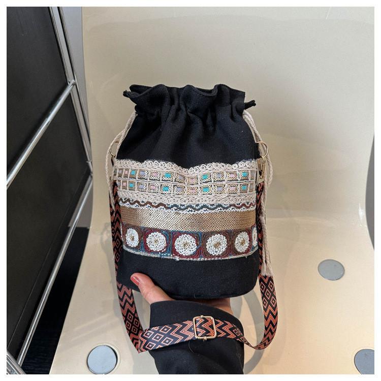 Women's 2024 New Vintage Casual Ethnic Style Bucket Bag Street Fashion Contrast Color Shoulder Bag