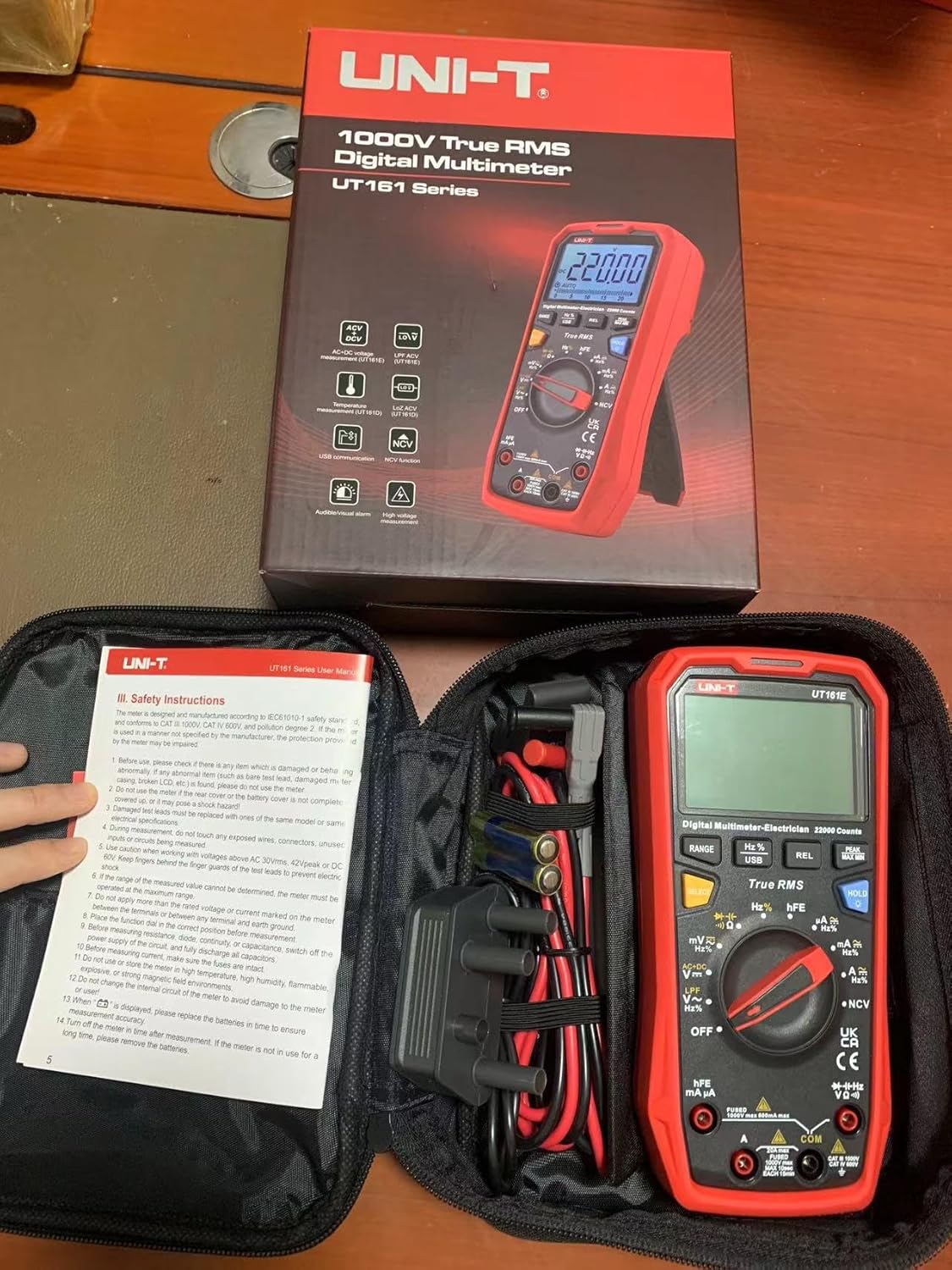 

UT892 2000V AC/DC High Voltage Digital Multimeter Features VFC Mode Built-in NCV 6000 Counts True RMS United States