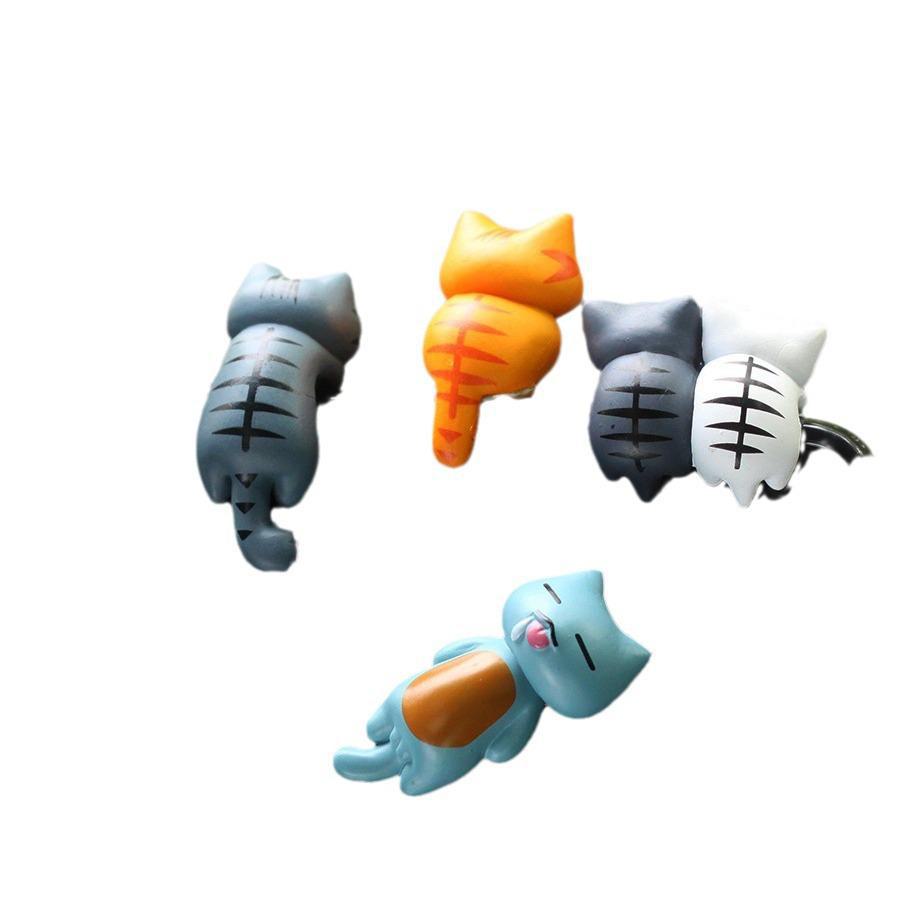 Rear-View Cat Healing Ornament: Cute Cartoon Doll for Car Console Decoration.