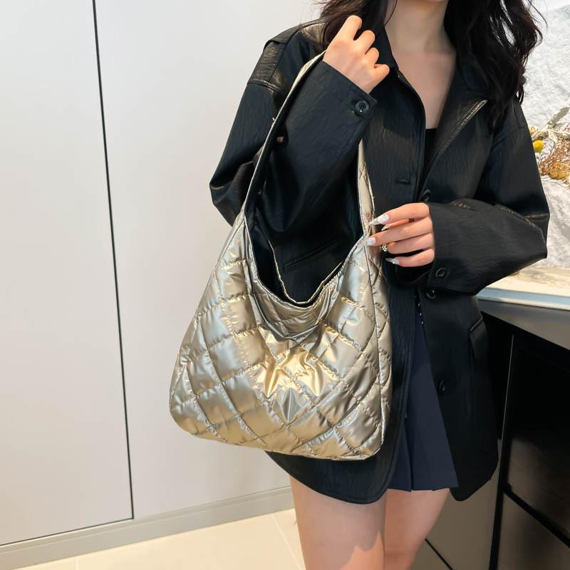 Stylish Large Capacity Tote Bag For Women With Chic Diamond Quilt Design In Black Gold Or Silver