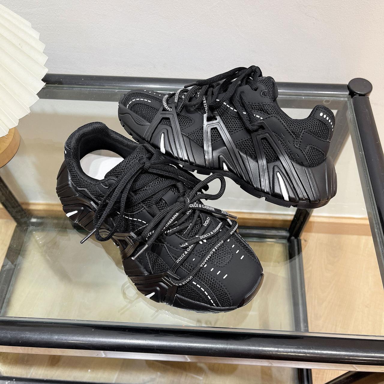 

Высококачественная нишевая обувь для пап, женская 2024, новая толстая подошва, увеличивающий рост пояс, повседневная спортивная обувь, прилив 35 чёрный