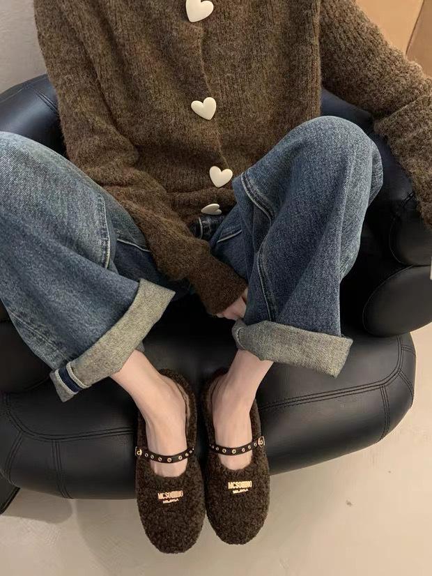 2025 autumn new retro flat-soled soft-soled fluffy shoes for women to wear autumn and winter velvet cotton shoes Mary Jane shoes