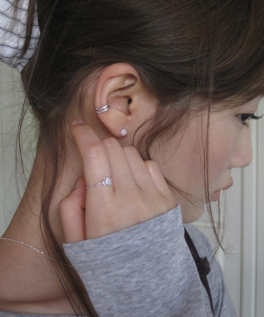 Dungeureon [925 Silver] Dandelion Earrings