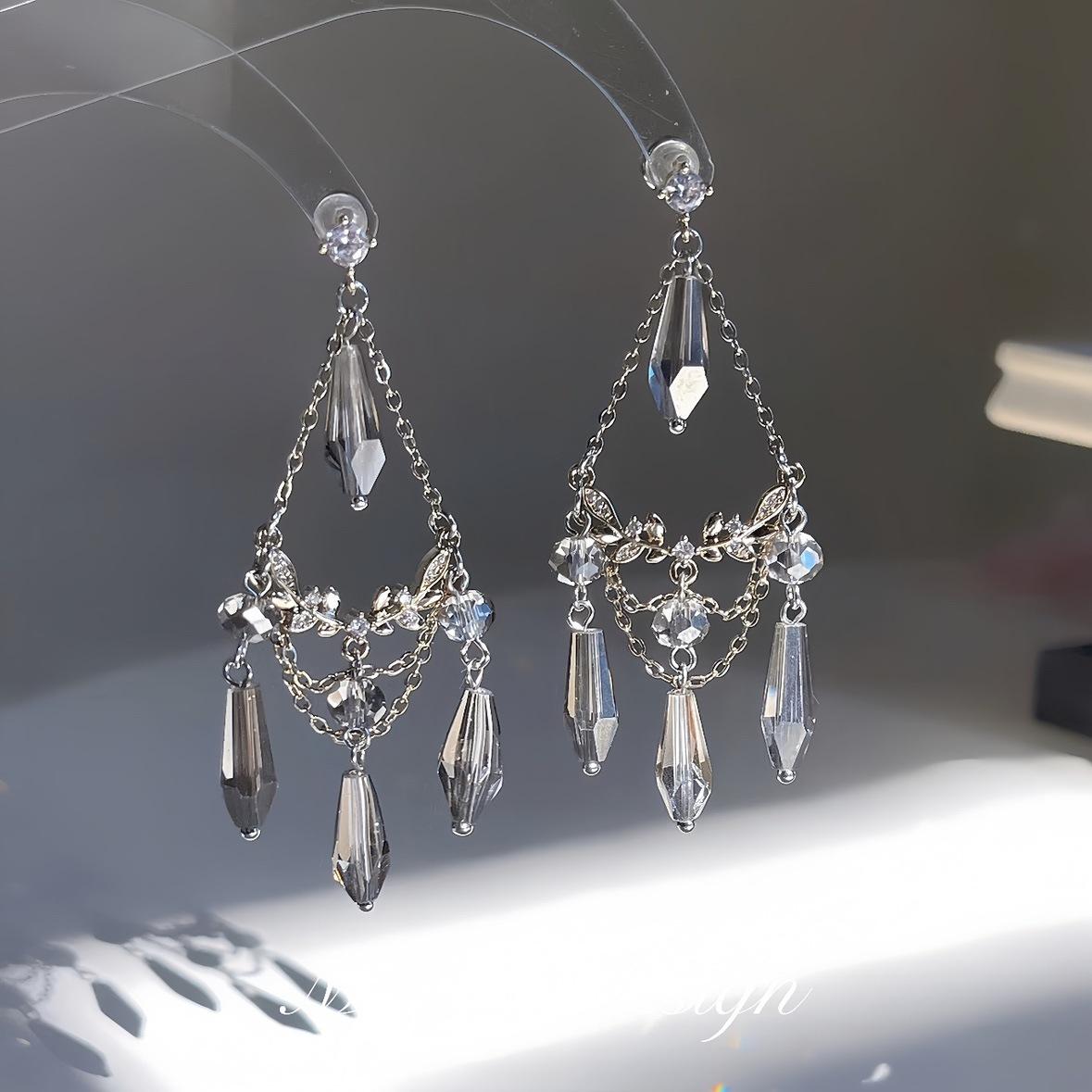 Beautiful clear fringed dew earrings, cool feeling super fairy niche unique design invisible water drop stud earrings accessories