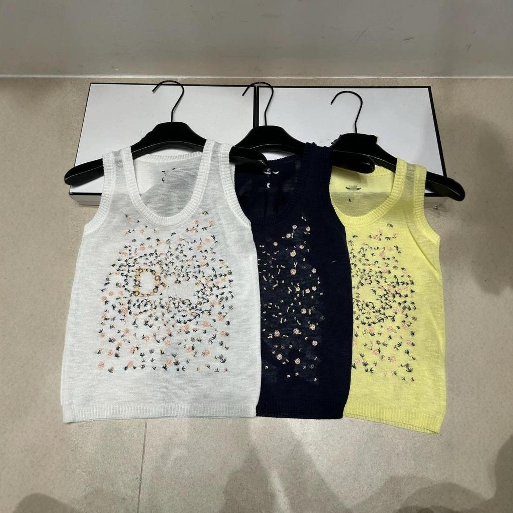 D Brand European Floral Knit Vest: Slim-Fit Round Neck Top