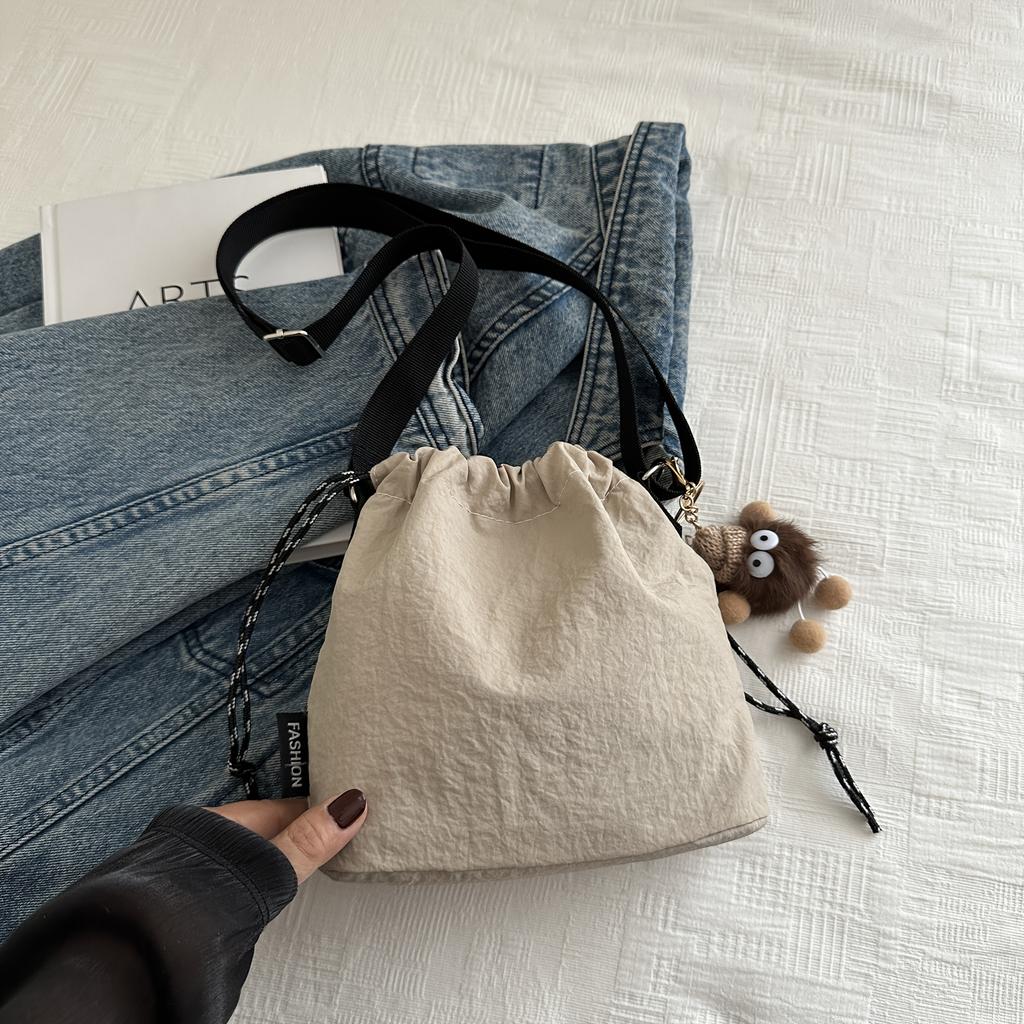 Lightweight Nylon Shoulder Bag for Women Casual Drawstring Bucket Style with Adjustable Strap, Large Capacity, Perfect for Travel & Daily Commute