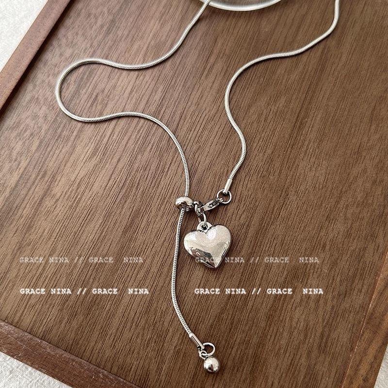 Simple collier pendentif amour argenté luxe léger design de niche exquis tempérament mode polyvalent automne et hiver collier personnalité