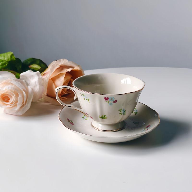 250ML Design Luxueux Sens du Haut de Gamme Tasses à Café Françaises Niche Exquis Ensemble Fait Main Ensemble Tasse et Soucoupe Européens Boîte Cadeau