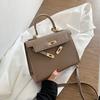 New high-end classic lock portable shoulder oblique span women's bag