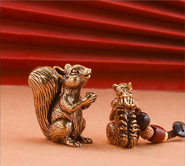 Pingente Criativo de Esquilo em Latão para Chaveiro