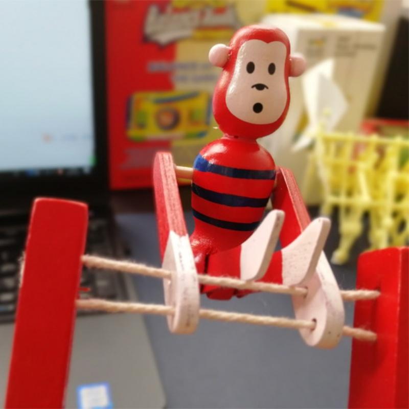 1Pcs Wooden Acrobatic Monkey On Bars Pull String Action Toy Creative Stress Relief Fidget Toys Fun Gifts For Kids Birthday