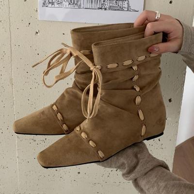 Damen Retro Western Plissee Stiefeletten mit eckiger Spitze und Innensohle, dünnes Riemendesign für Herbst und Winter.